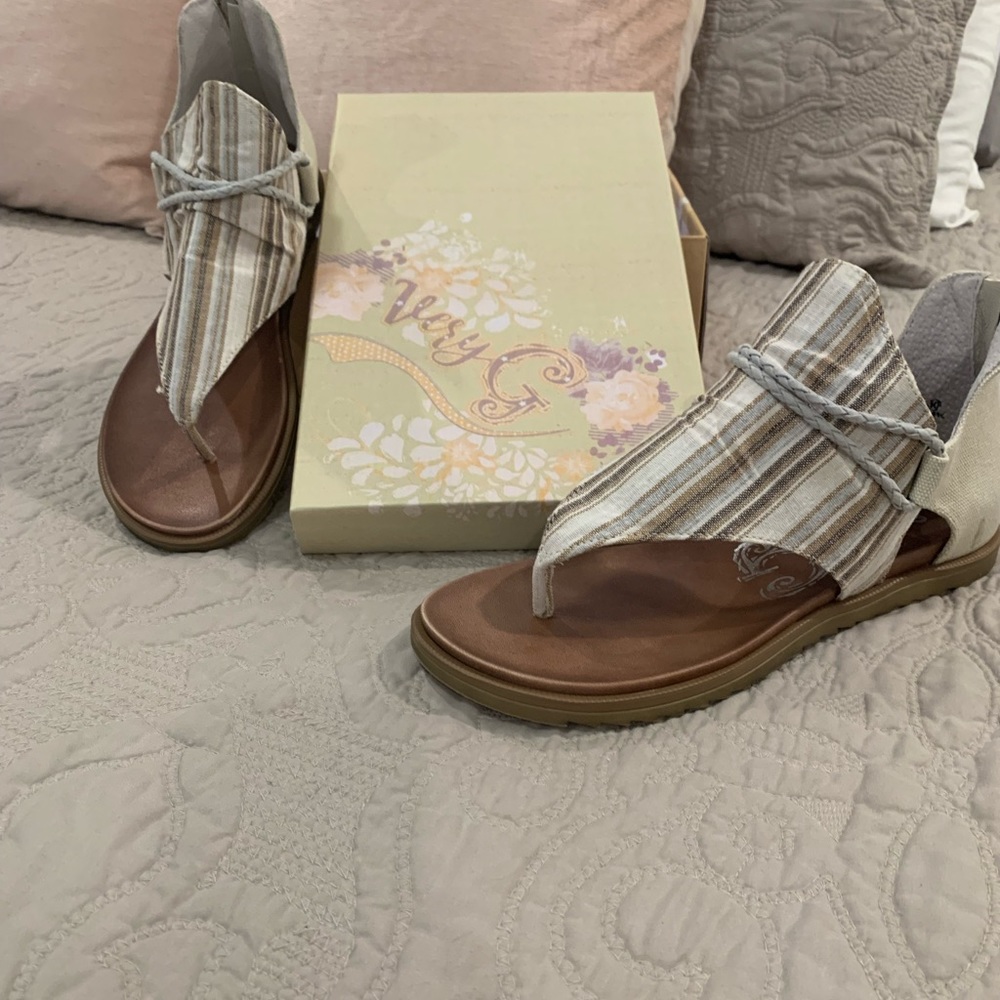 Very G sandals